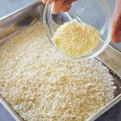 パン粉に粉チーズをプラス。小さいえびでも風味がアップし、食べごたえが増す。