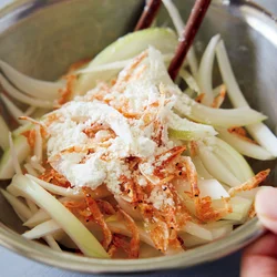 少ないころもでもしっかりまとまり、軽い食感に。