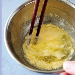 白身にしっかりと味をつけることで、コクとうまみが増し、カルボナーラ味に！