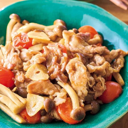 豚こまとミニトマトのにんにくポン酢炒め