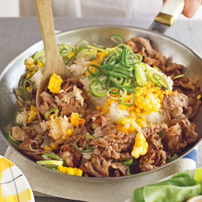 牛肉ととうもろこしの混ぜご飯
