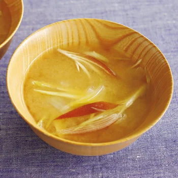 みょうがと玉ねぎのみそ汁