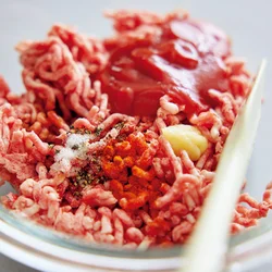 【手間なしポイント】レンチンだけで、味しみ肉そぼろが作れる！