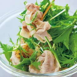 【手間なしポイント】ゆでた豚肉とシャキシャキ野菜をあえるだけで、即完成！