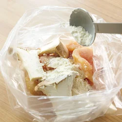 小麦粉をまぶす
