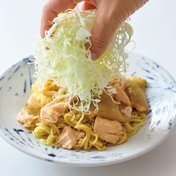 キャベツをのせて完成