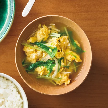 水菜と炒め卵のみそ汁
