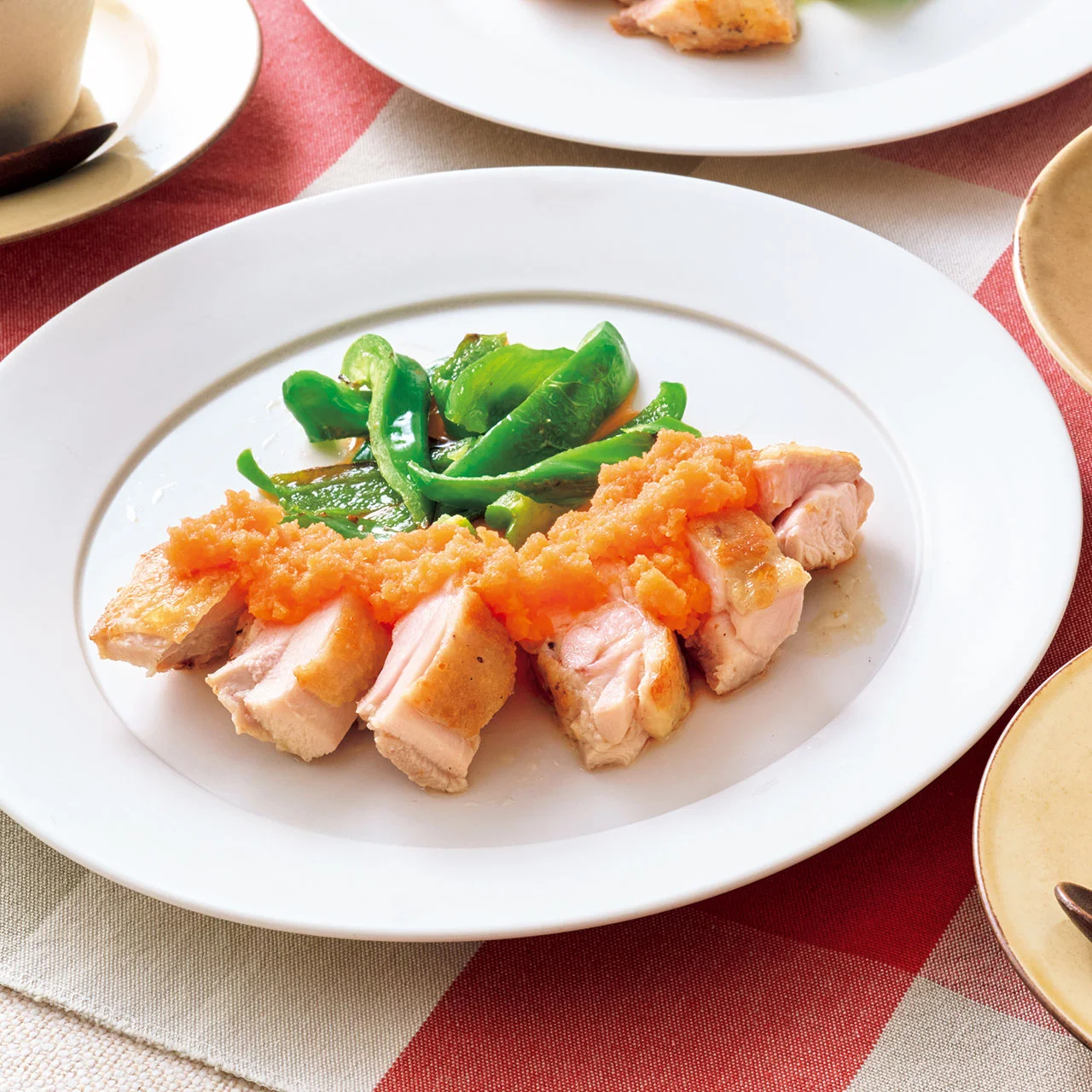 チキンソテーにんじんソースがけ