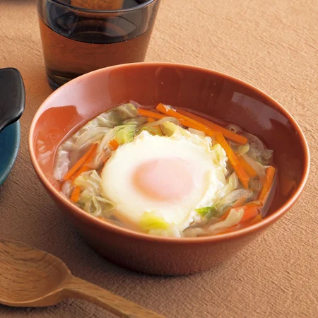 細切り野菜と落とし卵のスープ