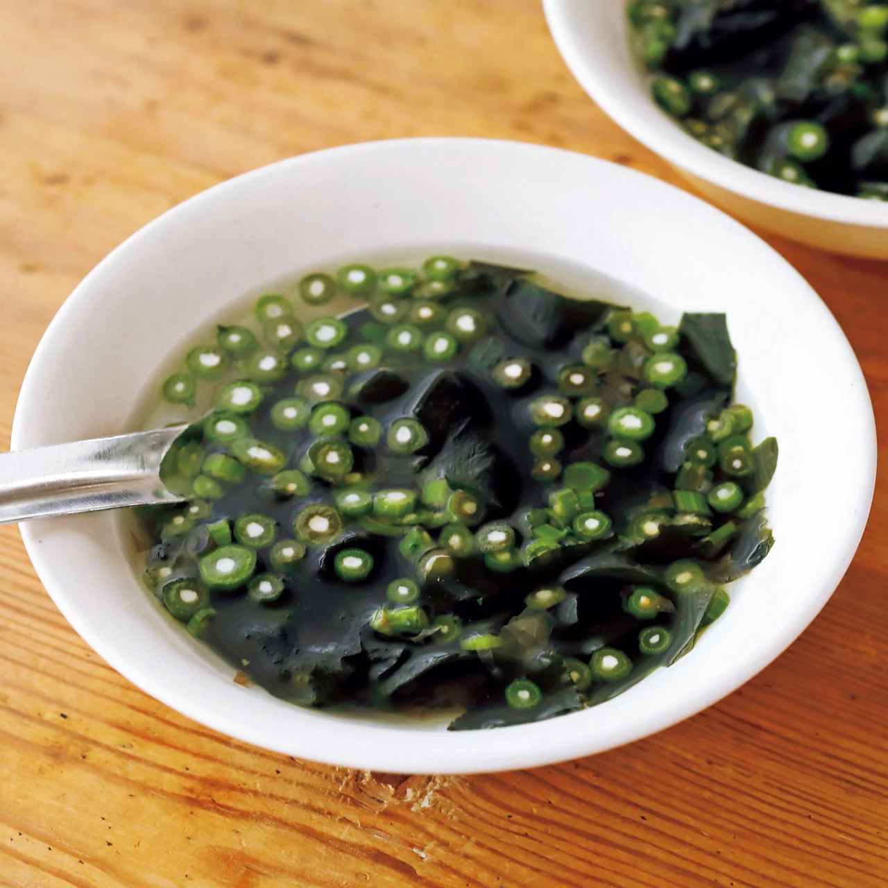 春菊の茎とわかめのスープ