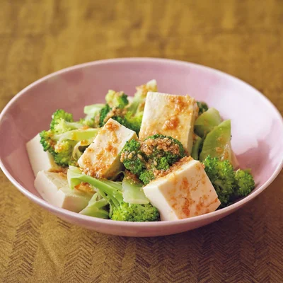 豆腐とブロッコリーのサラダ