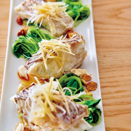 白身魚の中華風 あつあつごま油がけ