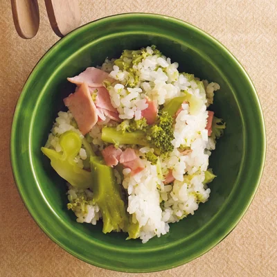 「ブロッコリーの洋風炊き込みご飯」の献立