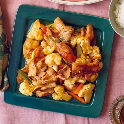 「豚肉とカリフラワーのカレー炒め」の献立