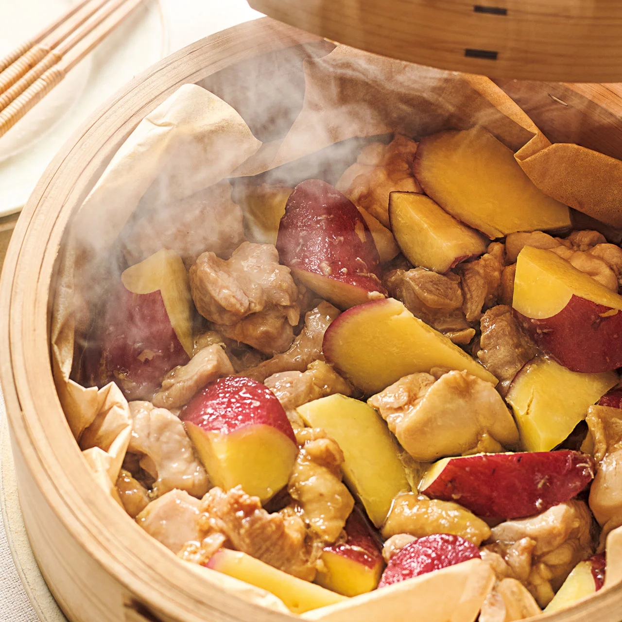 とり肉とさつまいものしょうがじょうゆ蒸し