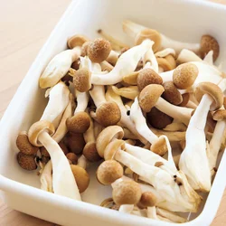 しめじをほぐす