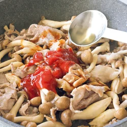 みりんを加えると、甘みが出てまろやかな味わいになる。