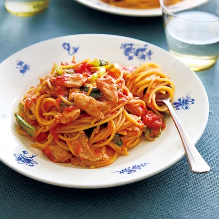 豚こまと小松菜のトマトチーズパスタ
