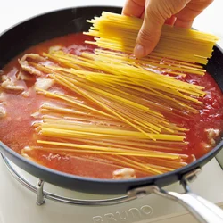 スパゲッティは折ってイン！