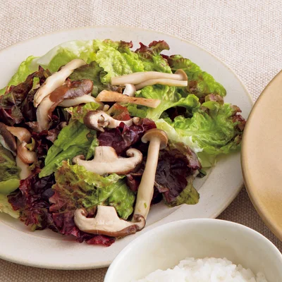 きのこのマリネとサニーレタスのサラダ