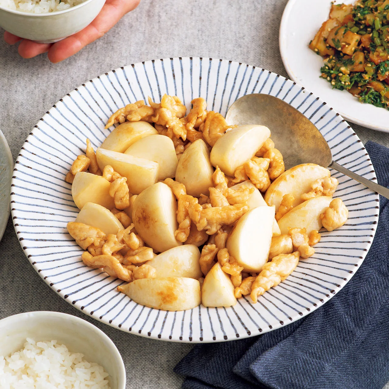 たたきささ身と皮ごとかぶの甘辛炒め