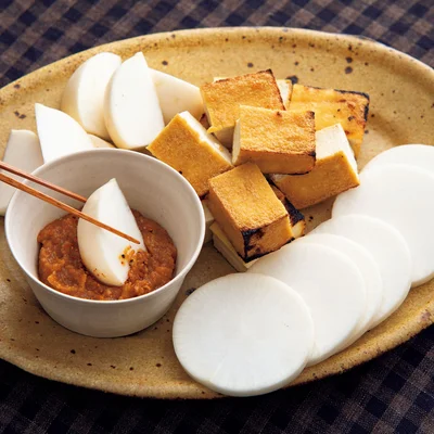 焼き厚揚げと生野菜のみそディップ