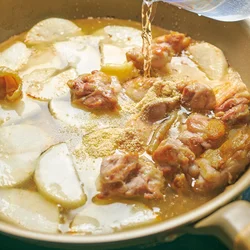 大根は炒めてから煮ることで、下ゆでなしでもOK。個人的にはとろけるような食感よりも歯ごたえを残したほうが好きですが、クタクタ好きの方は長めに煮てください。