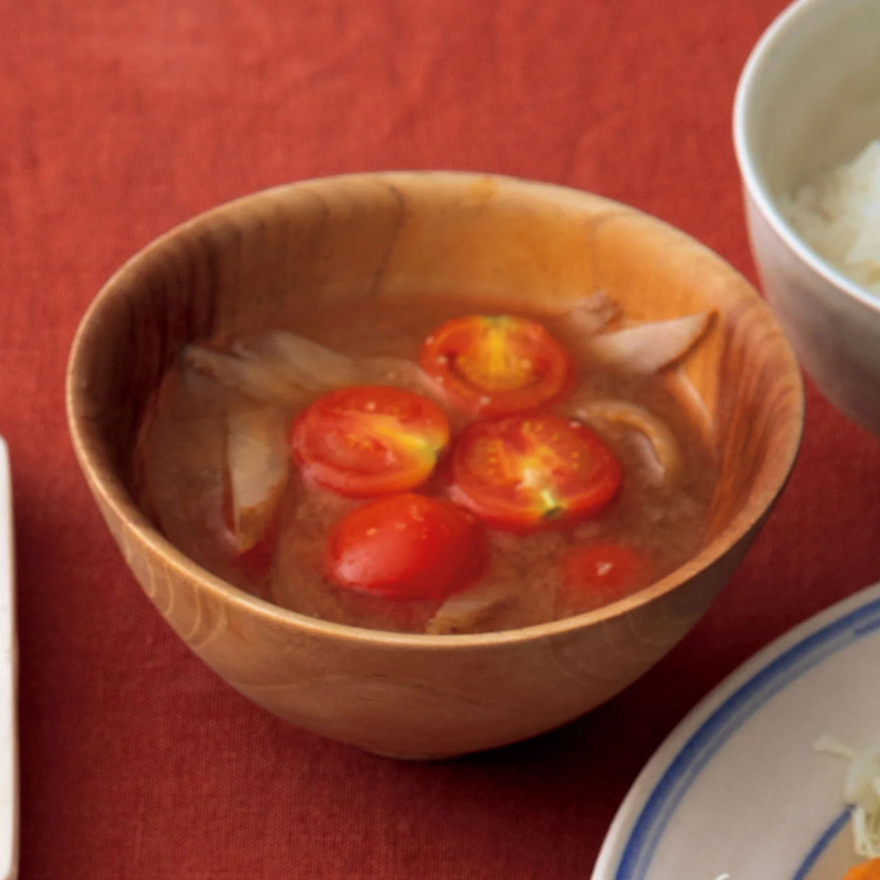 ごぼうとミニトマトのみそ汁