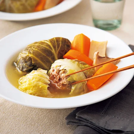 箸で切れるやわらかロールキャベツ