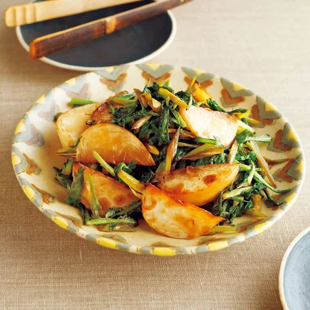 かぶと春菊のバターじょうゆ炒め