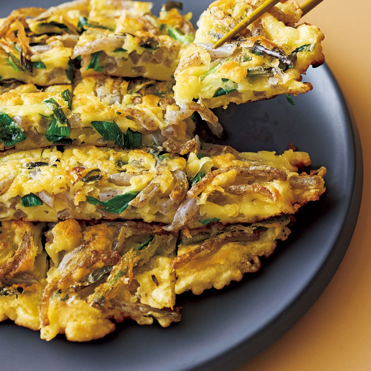 こんにゃくとにらのチヂミ