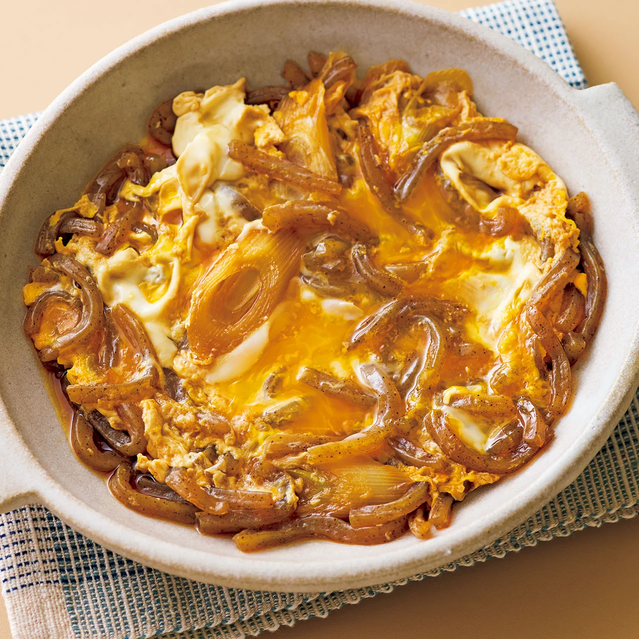 こんにゃくとねぎの卵とじ