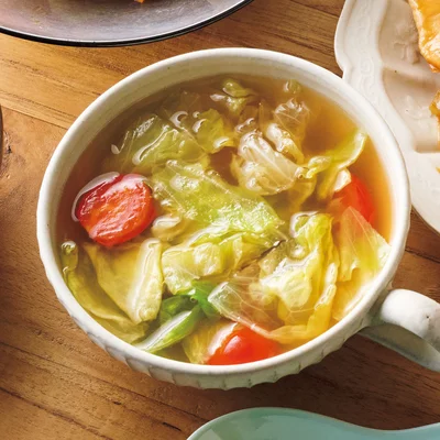 レタスとトマトのスープ