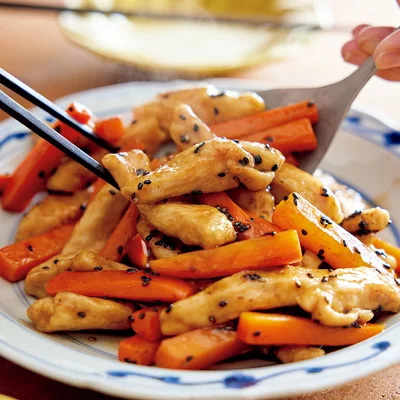 とり肉とにんじんのきんぴら風炒め