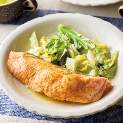 「鮭と春キャベツのカレーバター蒸し」の献立