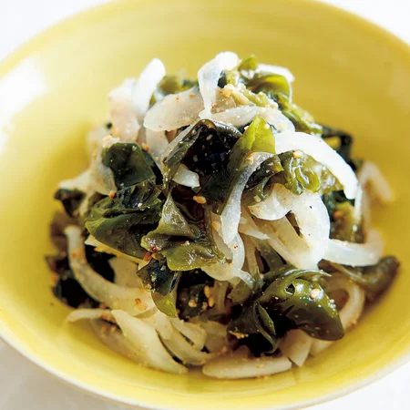 玉ねぎとわかめのごま酢あえ