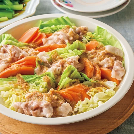 豚しゃぶと春キャベツのごまだれがけ