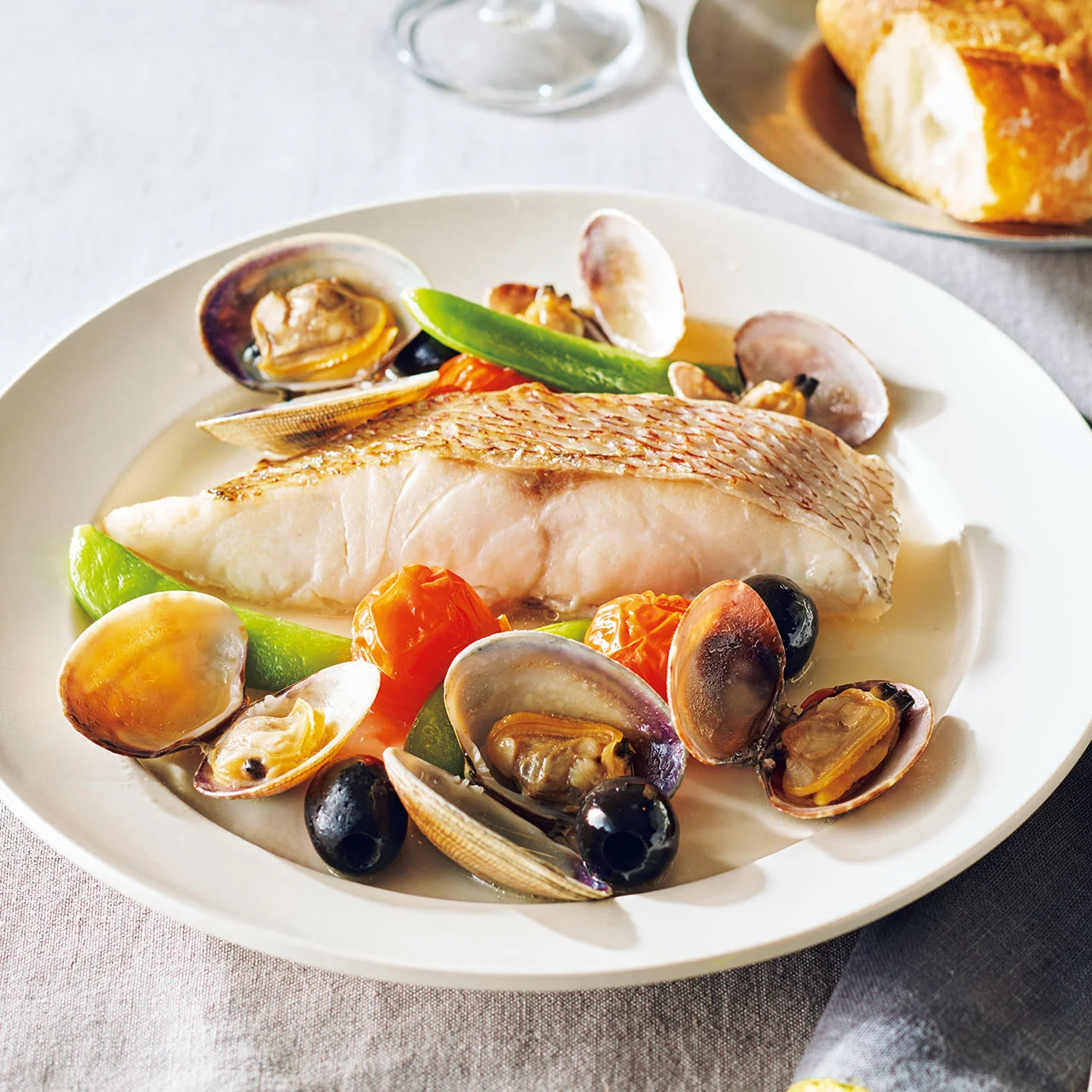 鯛とあさりのアクアパッツァ