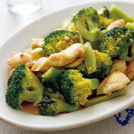 ブロッコリーととり肉のガリバタ炒め
