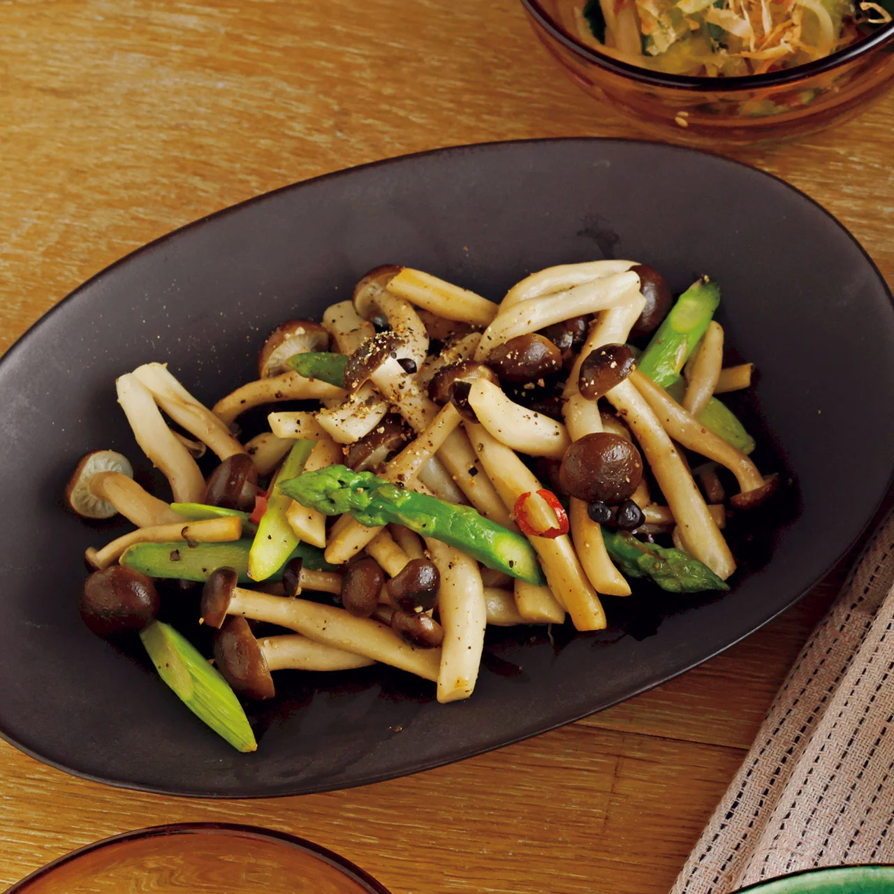 しめじとアスパラの塩きんぴら