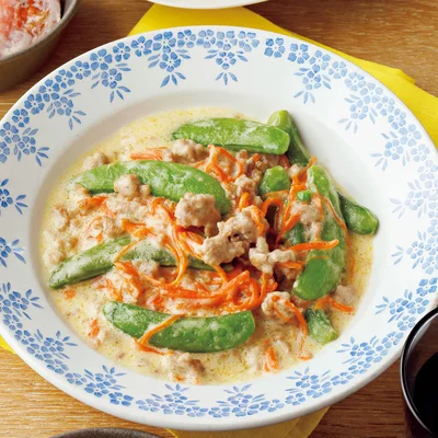豚ひき肉とスナップえんどうのチーズクリーム煮