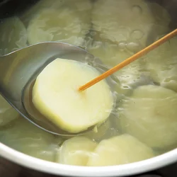 じゃがいもをゆでる