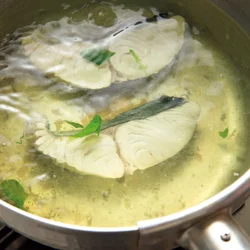 さわらをゆでる