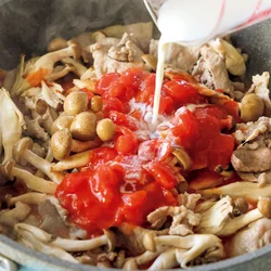 牛乳を加えることでまろやかになり、コクのある仕上がりになる。