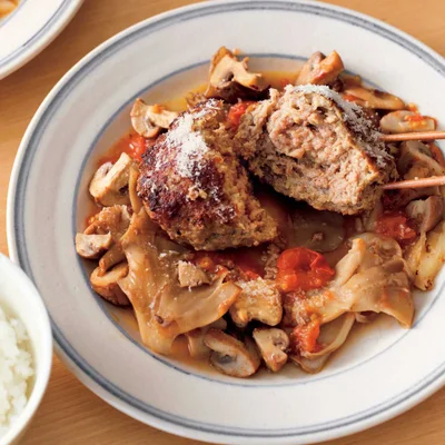 「たっぷりきのこの煮込みハンバーグ」の献立