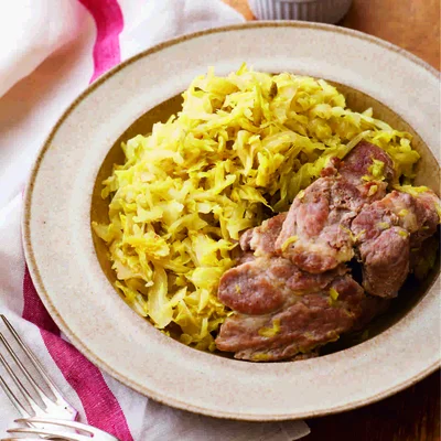 キャベツと豚肉のザワークラウト風煮込み