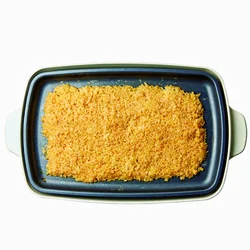 卵しょうゆご飯を入れたら、へらなどで平らに