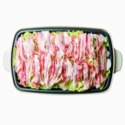 豚肉のうまみが野菜にしみるように、豚肉は広げてのせて
