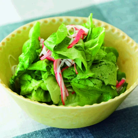 サラダ菜とかにかまのサラダ