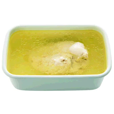 《 ゆでどりの保存方法 》
冷蔵、冷凍ともに、ゆで汁ごと容器に入れ、保存する。冷蔵室で約4日間、冷凍室で約1カ月間保存可能。
使用するときは、冷蔵の場合はゆで汁だけ取り出して温め、沸騰したら火を止めてとり肉を冷たいまま入れてそのまま5～6分おく。
冷凍の場合は冷蔵室で解凍後、冷蔵と同様に温める。